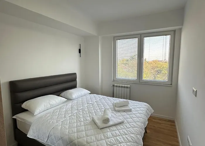 Sunny Mona Apartment