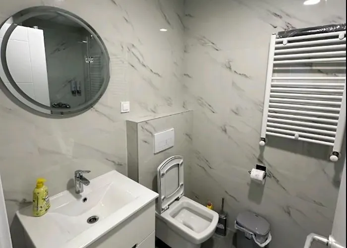 Sunny Mona Apartment